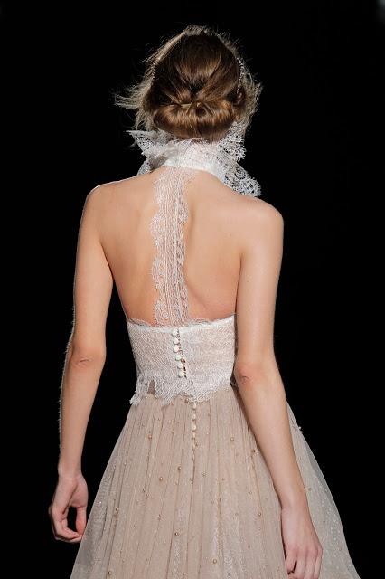 Metrópolis es la colección de novias 2018 de Jesús Peiró pensada para la mujer urbana y que quiere estar a la última