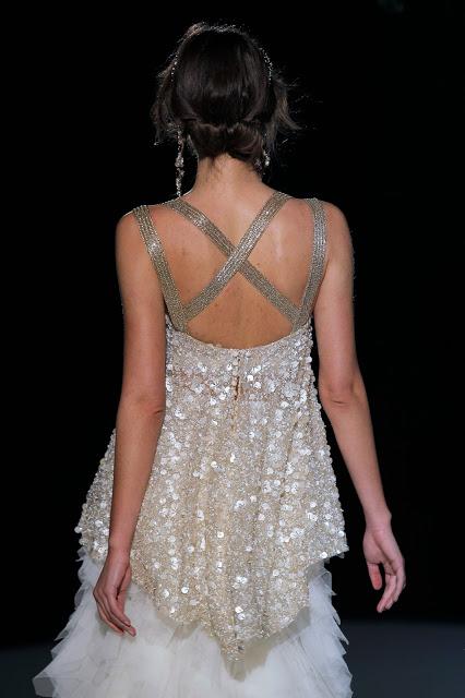 Metrópolis es la colección de novias 2018 de Jesús Peiró pensada para la mujer urbana y que quiere estar a la última