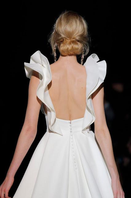 Metrópolis es la colección de novias 2018 de Jesús Peiró pensada para la mujer urbana y que quiere estar a la última