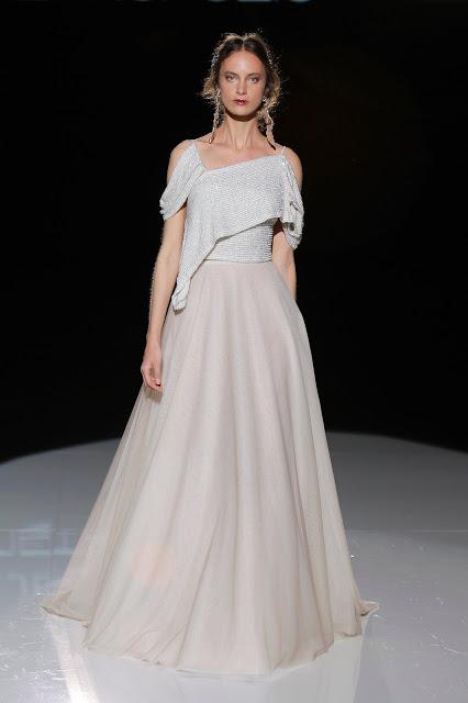 Metrópolis es la colección de novias 2018 de Jesús Peiró pensada para la mujer urbana y que quiere estar a la última