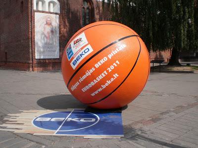 Poco pan y mucho circo