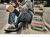 Cambia libros limosnas: historia inspiradora