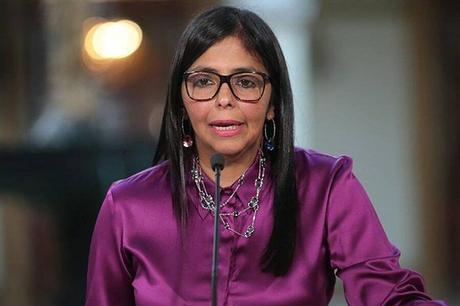 Delcy Rodríguez durante la alocuición televisiva en la que divulgó la salida de Venezuela de la OEA. Foto: @DrodriguezVen/ Twitter.