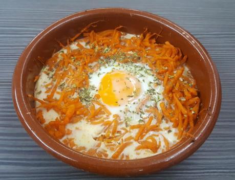 HUEVOS AL HORNO CON BATATAS PAJA