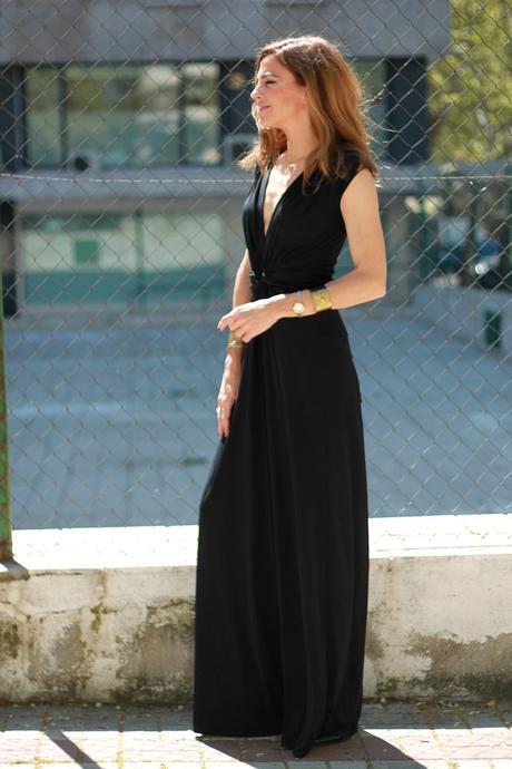 mono negro con escote de pico y blazer gales cruzada mono negro con escote de pico y blazer gales cruzada