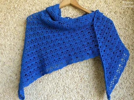 Chal azulón de crochet