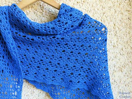 Chal azulón de crochet