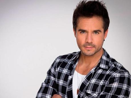 Actor #Mexicano de #TV se puso a pelear con conductor en plena calle, pero salio corriendo asustado  jeje (VIDEO)