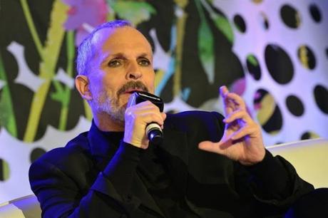 Miguel Bosé (@BoseOfficial) sobre situación de #Venezuela: Si queremos cambiar las cosas, actuemos