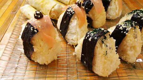 Bolitas de arroz japonesas Onigiri