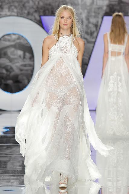 La Colección Boho Chic de YolanCris 2018 va dirigida a novias millenials atrevidas y provocativas sin dejar de ser elegantes