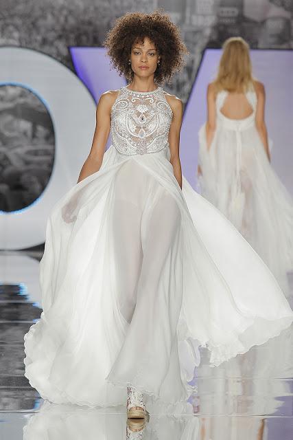 La Colección Boho Chic de YolanCris 2018 va dirigida a novias millenials atrevidas y provocativas sin dejar de ser elegantes