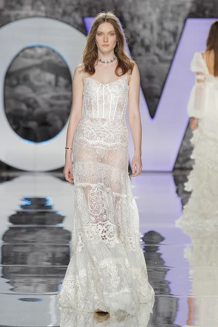 La Colección Boho Chic de YolanCris 2018 va dirigida a novias millenials atrevidas y provocativas sin dejar de ser elegantes