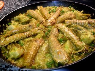 Arroz con galeras y alcachofas