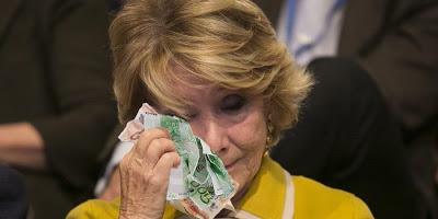 Aguirre, acorralada por la corrupción del PP de Madrid, mintió y echó el telón.