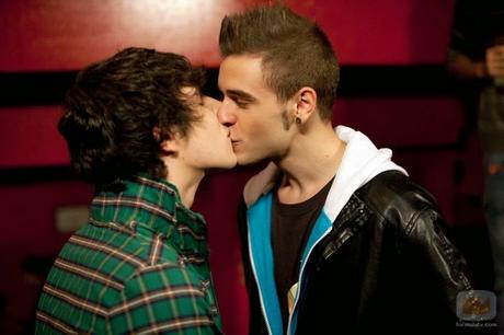 El tierno chico de ojos oscuros