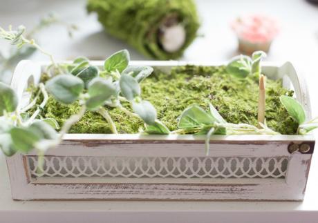 Cesta con flores de magdalenas para el Día de la Madre