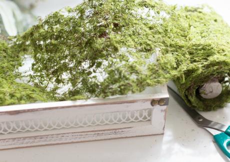 Cesta con flores de magdalenas para el Día de la Madre