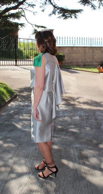 MIS LOOKS - VESTIDO GRIS PLATA