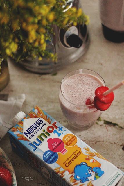 Batido de fresas con  Nestlé Junior Crecimiento #supermaminestlé