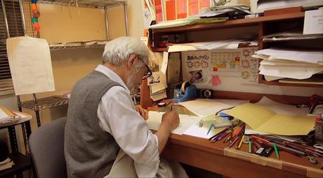 Hayao Miyazaki trabaja en el storyboard de su nueva película