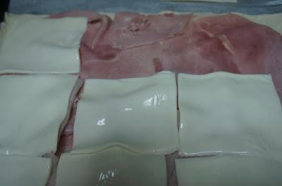 Rollitos de hojaldre de jamón y queso