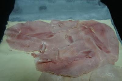 Rollitos de hojaldre de jamón y queso