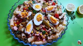 Ensalada de pasta y huevo