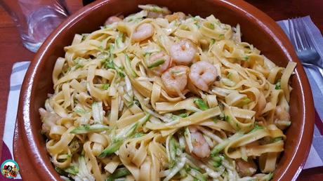 Ensalada de pasta y huevo