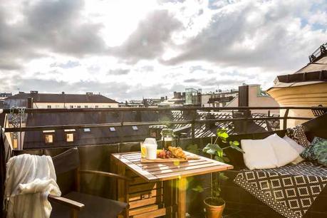 suelo de madera oscura estilo nórdico decoración interiores decoración atico blog decoración nórdica 