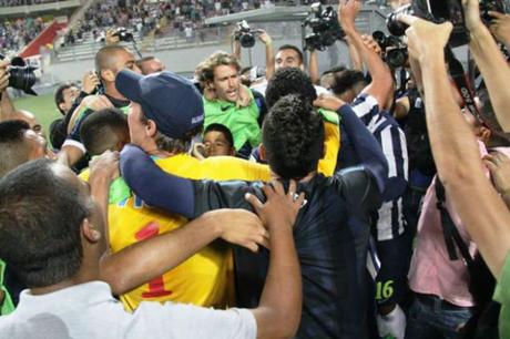 03 de Mayo en ALianza Lima [Mauro Guevgeozian]