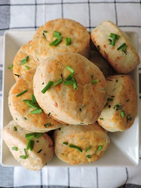 Scones (pogácsa) con cebollin y queso (sin levar y listos en 25 minutos)