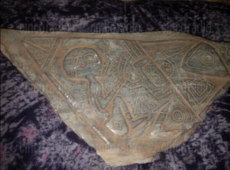 Descubren en Puebla, México, Piedras de Jade con grabados «extraterrestres»