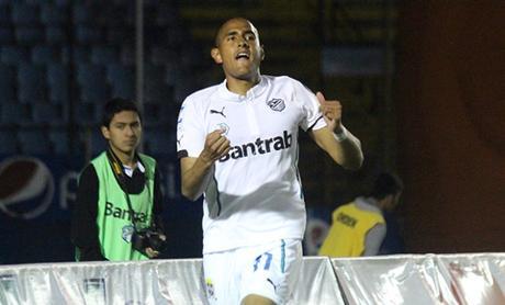 Ex jugador de Pumas triunfa en Guatemala