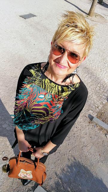 De negro con Mónica Cordera