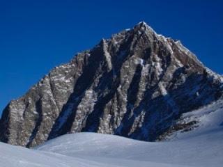 Picos no nevados de la Antártida.