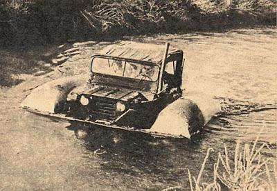 Jeep en el agua