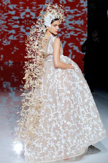 Isabel Zapardiez nos invitar a viajar a un Japón lleno de emociones con su nueva colección para novias 2018