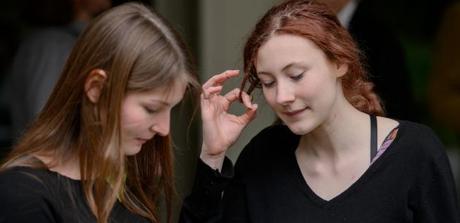 Cómo superar los retos de realizar entrevistas con intérpretes