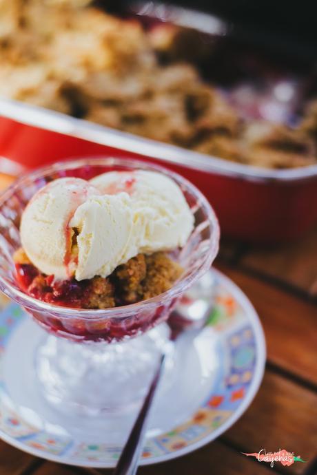 Crumble de manzanas y moras