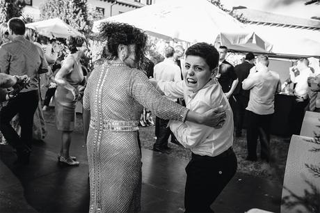 niño-madre-baile-fotografia-boda-teruel