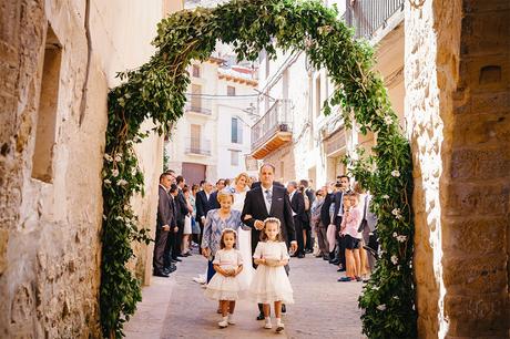 llegada-novios-arco-fotografia-boda-teruel