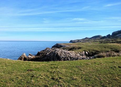 De Buelna a Pimiango (Senda costera por Cobijeru , El Pindal y Monasterio de Tina)