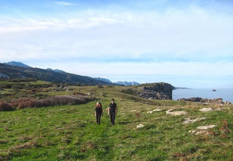 De Buelna a Pimiango (Senda costera por Cobijeru , El Pindal y Monasterio de Tina)