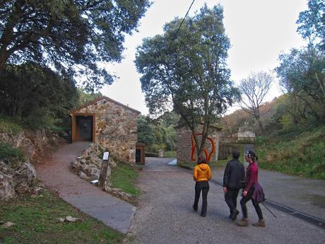 De Buelna a Pimiango (Senda costera por Cobijeru , El Pindal y Monasterio de Tina)