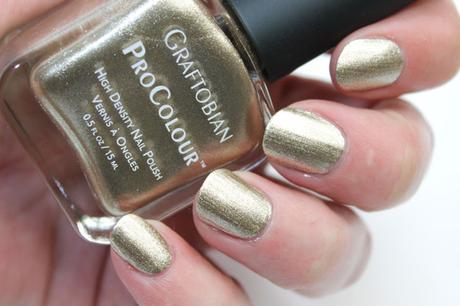 ESMALTES DE UÑAS GRAFTOBIAN | opinión y review liquid gold graftobian swatch