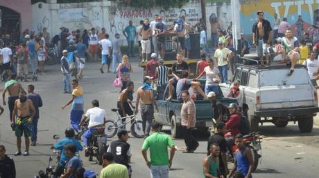 VIDEO: La Guardia Nacional remata en el piso a manifestante en Carabobo