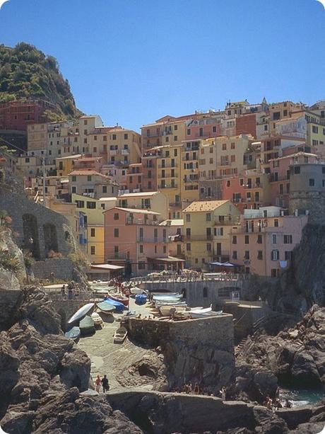 5 Encantadores Pueblos de la Costa Italiana: Manarola y el pesebre más grande del mundo.