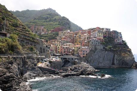 5 Encantadores Pueblos de la Costa Italiana: Manarola y el pesebre más grande del mundo.