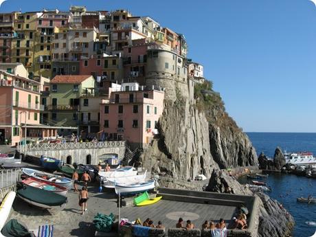 5 Encantadores Pueblos de la Costa Italiana: Manarola y el pesebre más grande del mundo.